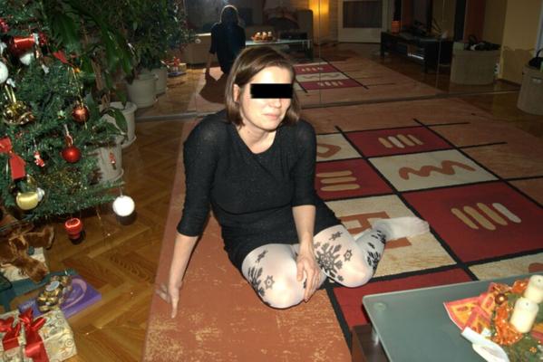 i wish you a merry xmas and lots of pantyhose :)