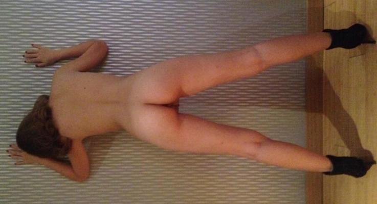 Gf chinoise posant
