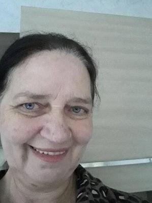 Vieux visage chaud sur lequel jouir