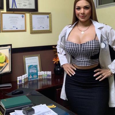 Amateur real Doctor es una chica caliente con grandes tetas