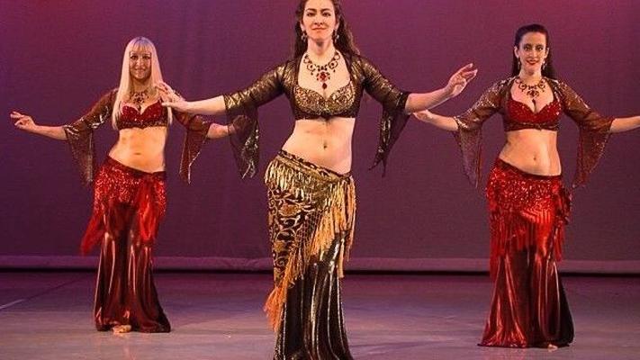 Faites venir les danseuses du ventre