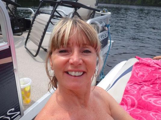 MILFs americanas em um passeio de barco