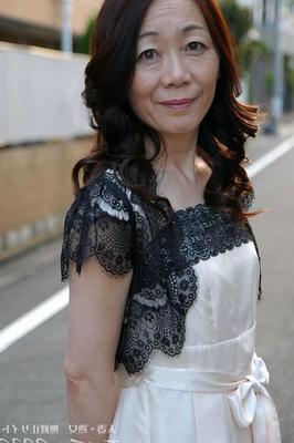 成熟したふしだらな妻はまだ興奮しています