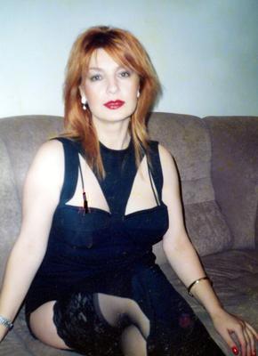 Retro Wife Suzanne