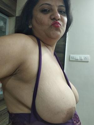Desi Bhabhis - Ensemble