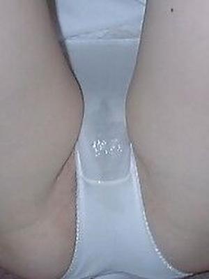 私のためにポーズをとる古いふしだらな女