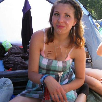 Algunas zorras adultas jóvenes con cara de semen para tu placer
