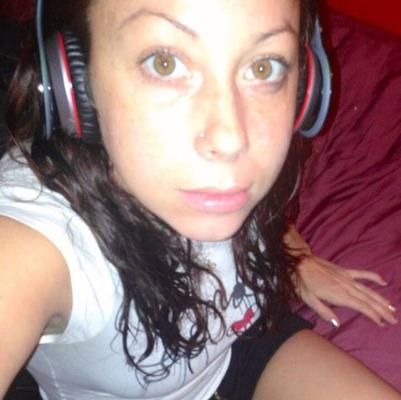 éjaculer sur un faux ou une légende salope Danielle
