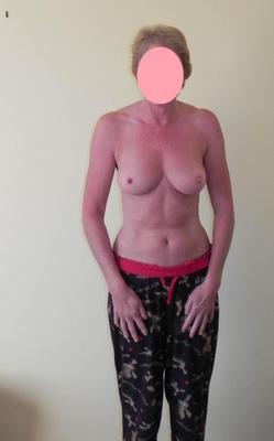 Femme posant