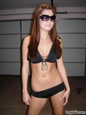:: LAYLA KO alias AVERY BELLE - Montrant son cul ::
