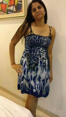 Femme indienne excitée nue exposée