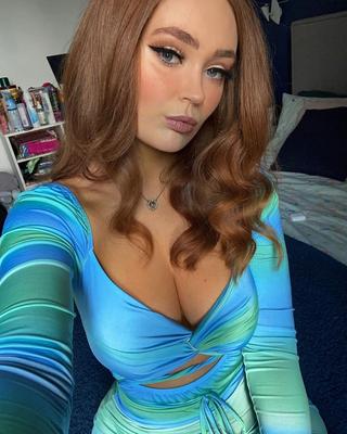 アビゲイル 赤毛 巨乳 チャブ ティーン