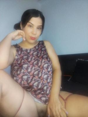 Latina cachonda 2