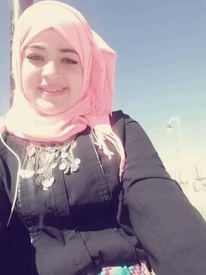 süße ägyptische Hijabi-Hacke