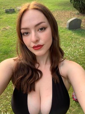 Saffron Martinez Grandes tetas Chica pelirroja sexy Tiros calientes mixtos