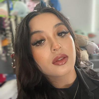 Would y’all nut on this Latina beautiful face?