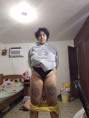 BBW Latina Hure Haarige Fotze entblößt