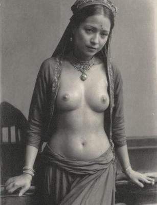 Grande pile de nus orientaux vintage, principalement des femmes de harem