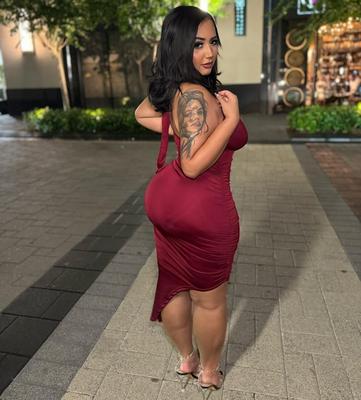 Latina with an amazing THICC ass