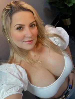 Linda Latina Loira