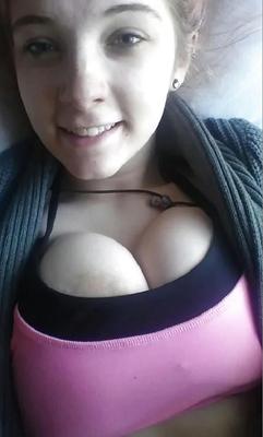 Rouge polonaise aux gros seins