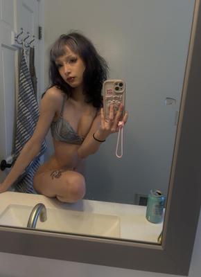 Petite Yr Old Goth Latina exposto