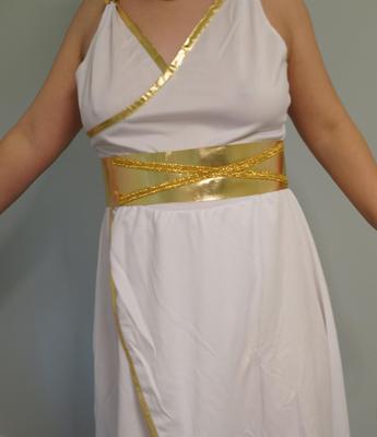 Esposa asiática vestida de Deusa despido Toga figurinando peitos piscando
