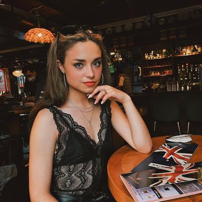 Adolescent latina super serré pour commentaires