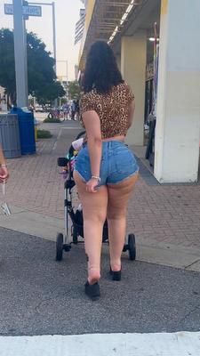 Candide grosse latina joues jean shorts