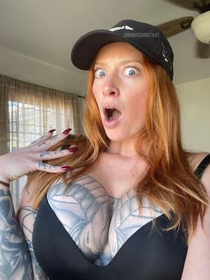Morgan pelirroja tatuada sexy sexy sexy tiros calientes mezclados