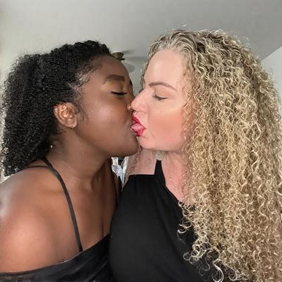 Interracial lesbian kissing