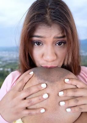 Muy flotas tetas enormes areola oscura latina angie