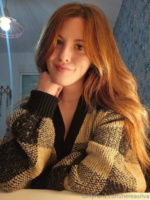Nerea énormes seins magnifiques filles rousses mixtes coups chauds