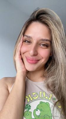 Beautiful Latina celeb