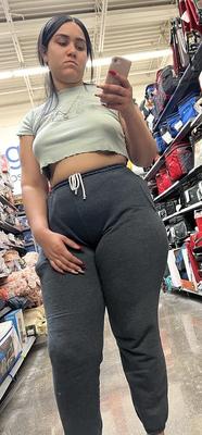 Candide big cul latina en sueurs