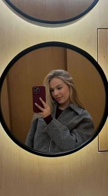 ロシアの妻は三人組を求めた