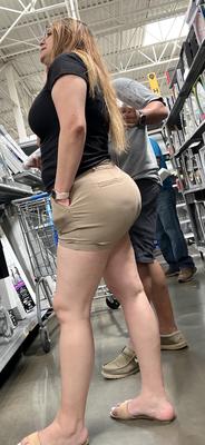CANDID BIG DIMPLY LATINA MILF ASS Shorts