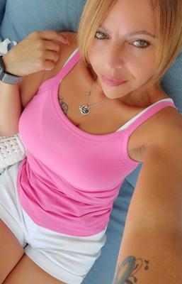 Old School Latin Queen Loves Show Her Feet
