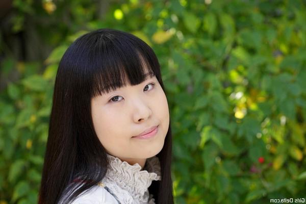 アジアの美しさカリン私は初めてヌード