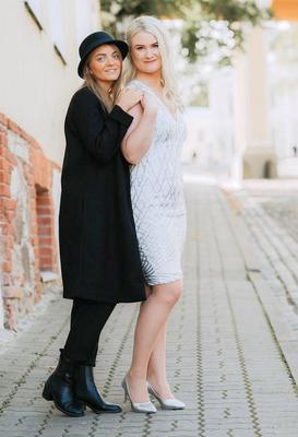 Gilf y MILF Boda pantimedias Tres novias rusas