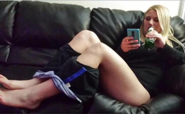 Puta rubia rubia casada