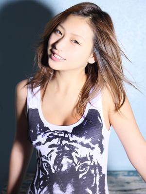 日本の美しさayaka hは輝いています