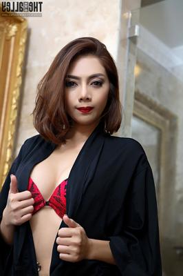 アジアの美人カロライナFバスルーム