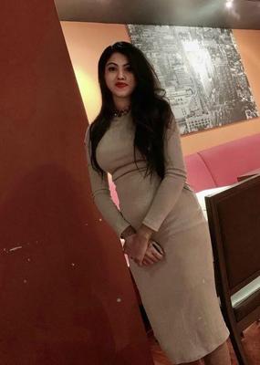 Big Breasted Indian Bitch \ "Priya" die braune Hure
