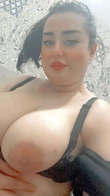 Femme iranienne aux gros seins