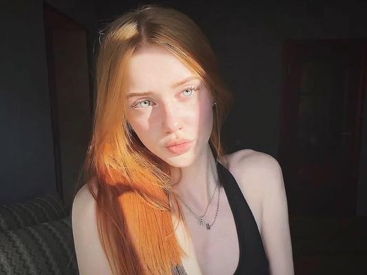 Beautiful Redhead anek.