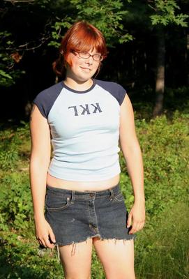 Chubby Teen rousse poilue avec de petits seins gonflés sissy