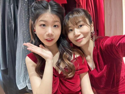MILF asiatique excitée qui aime être une salope