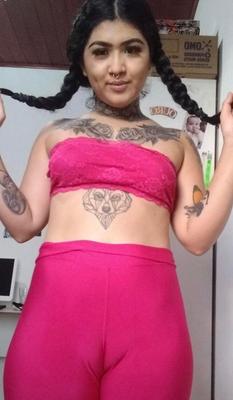 Dayla tatuada latina nalgona
