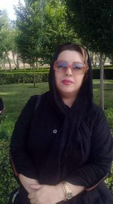 Y.o Iranische Hausfrau